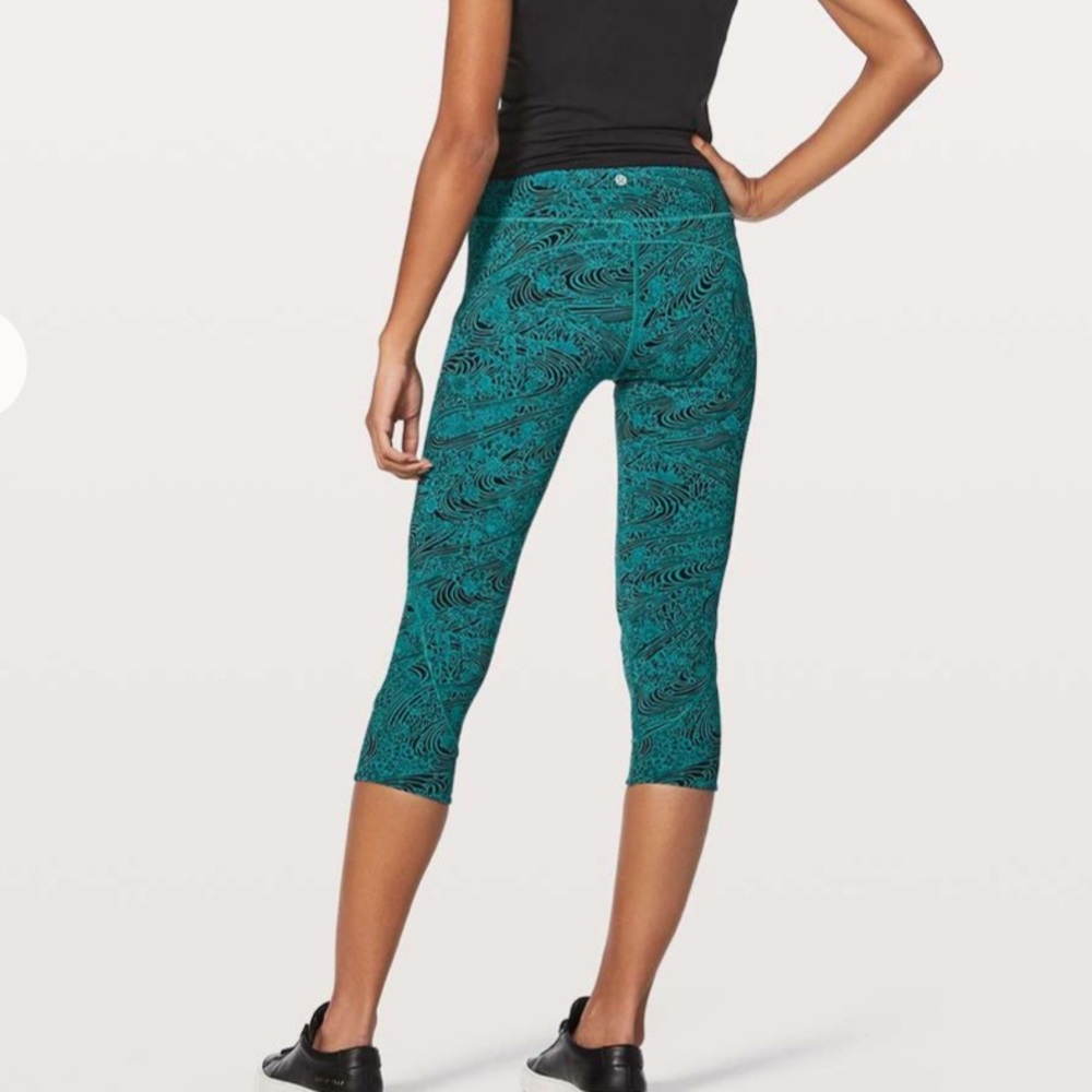 Lululemon In Movement Crops - Picture 2 of 9